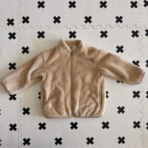 Baby Uniqlo tan fluffy yarn fleece full zip jacket size 12-18m